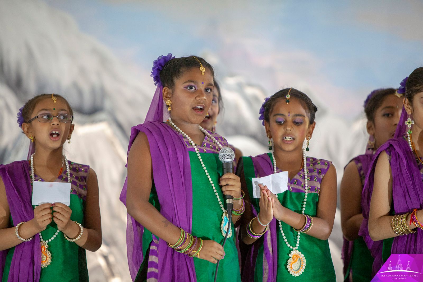 ©1987-2017 SKS Swaminarayan Temple East London